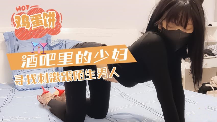 女神级气质性感大美女第一次尝试刺激把2个小情人同时约到酒店一起啪啪,肤白貌美,胸大毛少,轮流换着干下